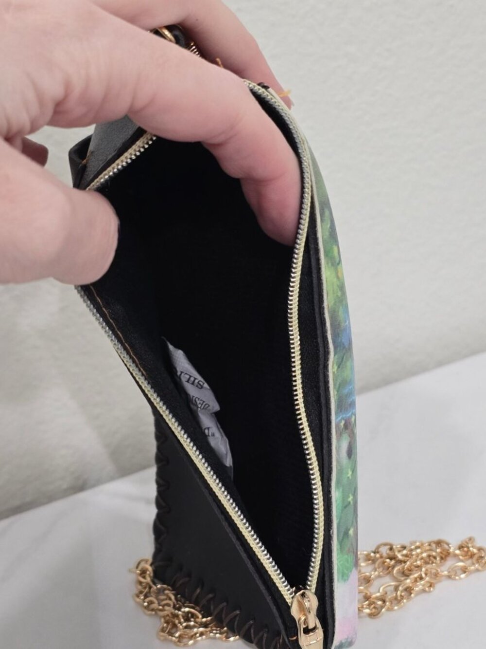 Anime Print ✦ Vegan Leather Crossbody Bag ✦ Gold Chain Strap Back Pocket NWT - Picture 5 of 10